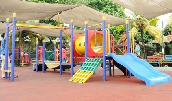 Taman dan Playground Royale Serpong Residence